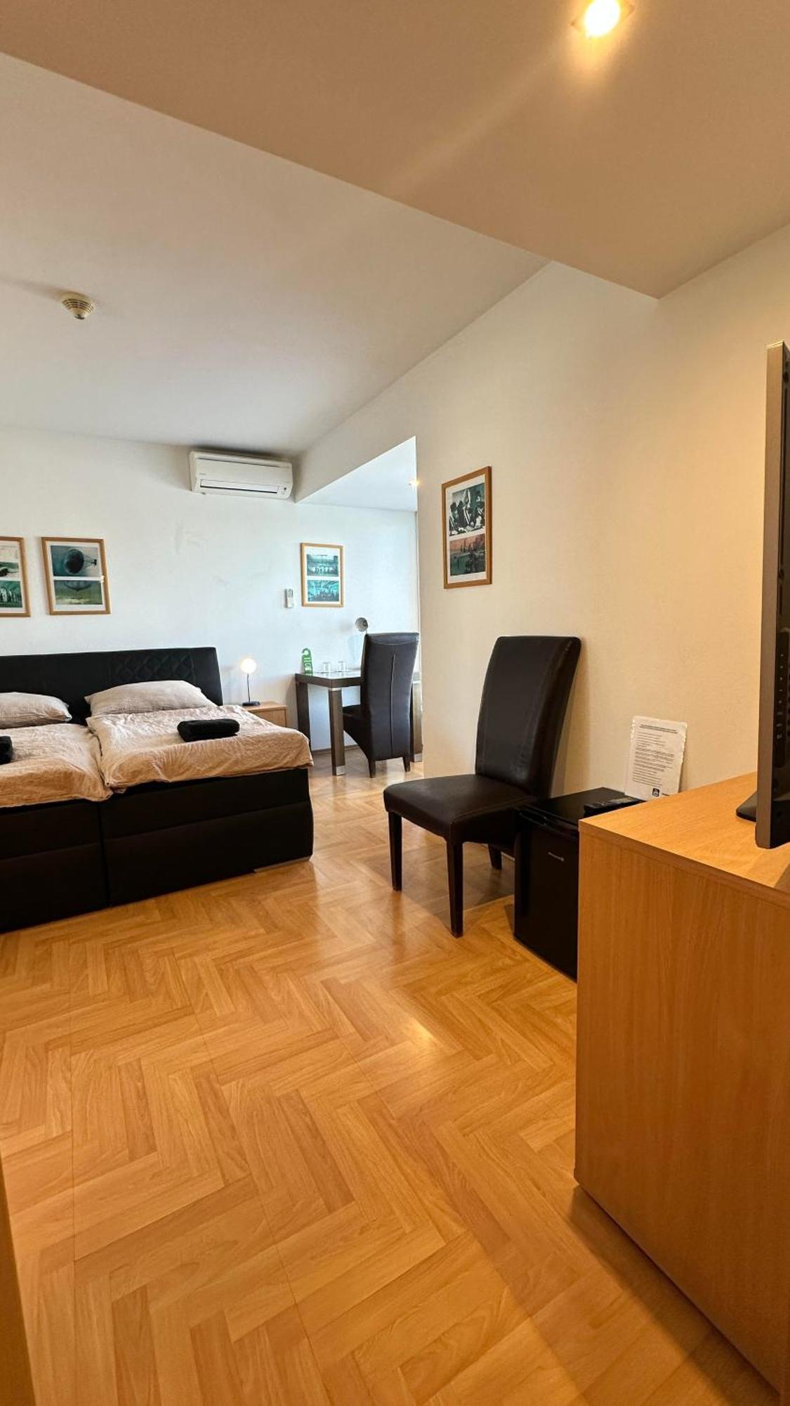 Hotel Muza Kosice Bagian luar foto